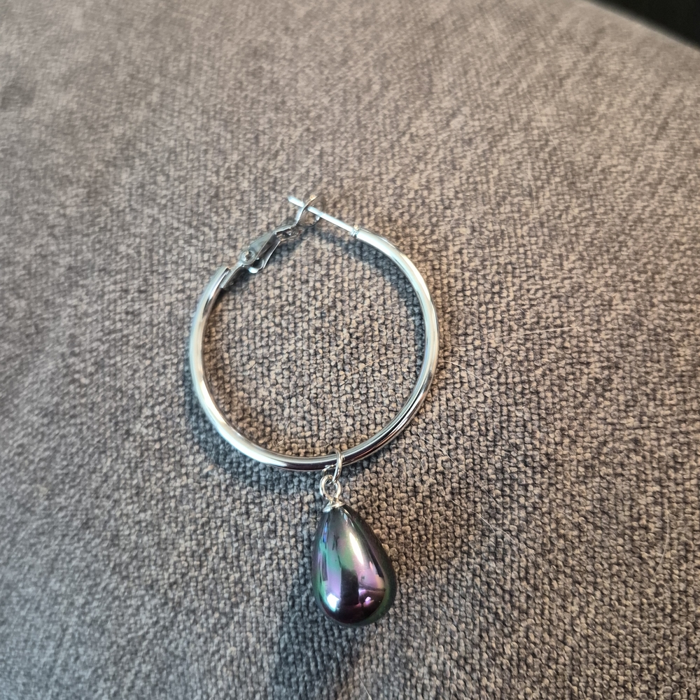 Elegant Silver Hoop Earrings with Tahitian  Pearl